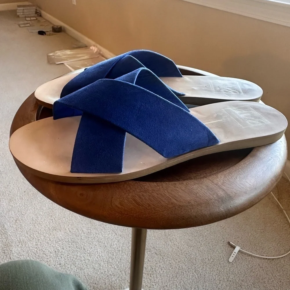 Dolce Vita Criss Cross flat sandals Vibrant blue Suede Size 9